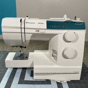 Husqvarna Viking Emerald 118 Sewing Machine